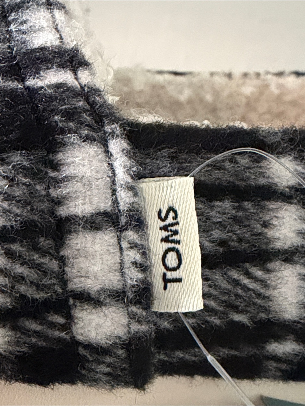 TOMS Belmont Flats Size 7.5 Women’s NWT Black & White Plaid Faux Shearling - Picture 6 of 12